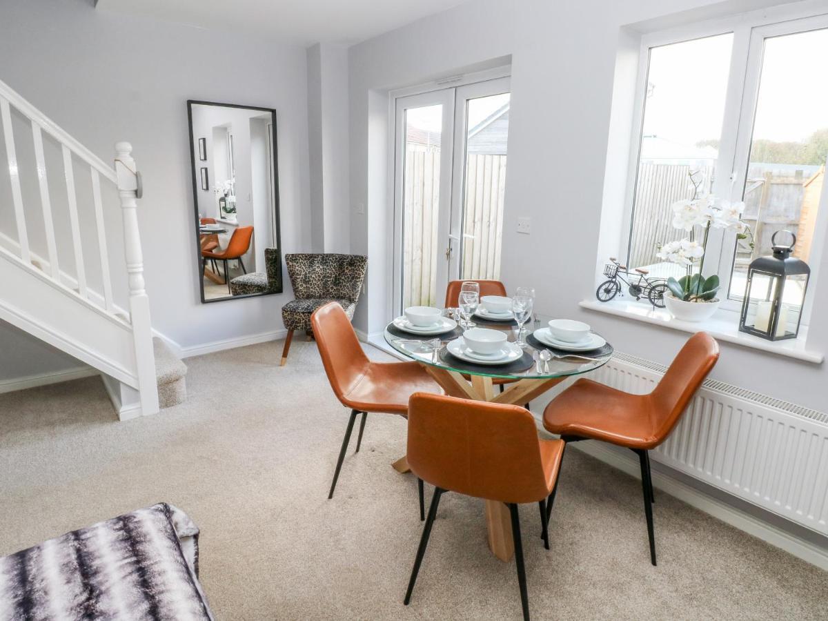 10 Belfrey Close Milford Haven Eksteriør bilde